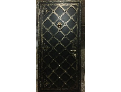 Входная металлическая дверь с коваными элементами модель 90